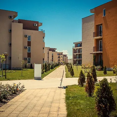 Private In Holiday Fort Club ساني بيتش