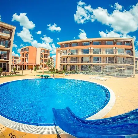 Private In Holiday Fort Club شقة