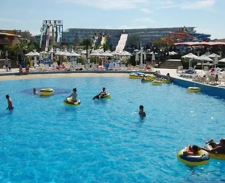 Private In Holiday Fort Club ساني بيتش