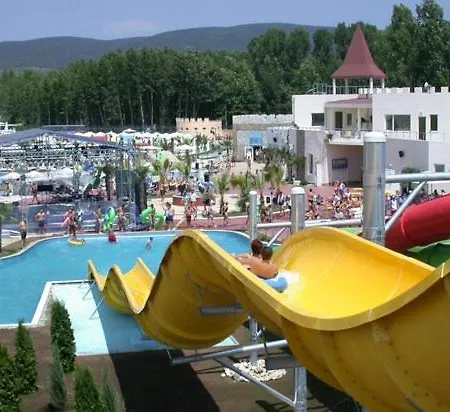 Private In Holiday Fort Club شقة